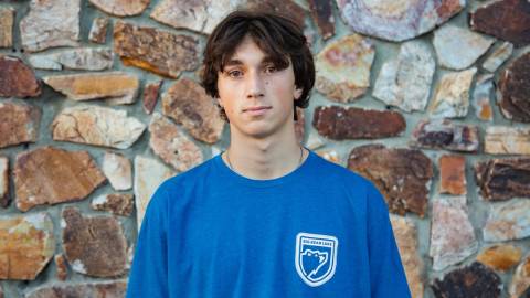 Visita Big Bear y cuida de Trey Lanza, el atleta de alta montaña patrocinado por Big Bear, un skater y atleta de alta montaña.