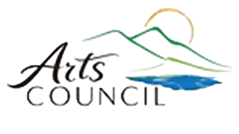 Un logotipo digital para el Big Bear Arts Council: el logotipo representa dos montañas, el sol asomándose por encima de ellas y el lago a sus pies.