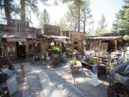 Tienda de antigüedades y de segunda mano en Big Bear Lake, CA