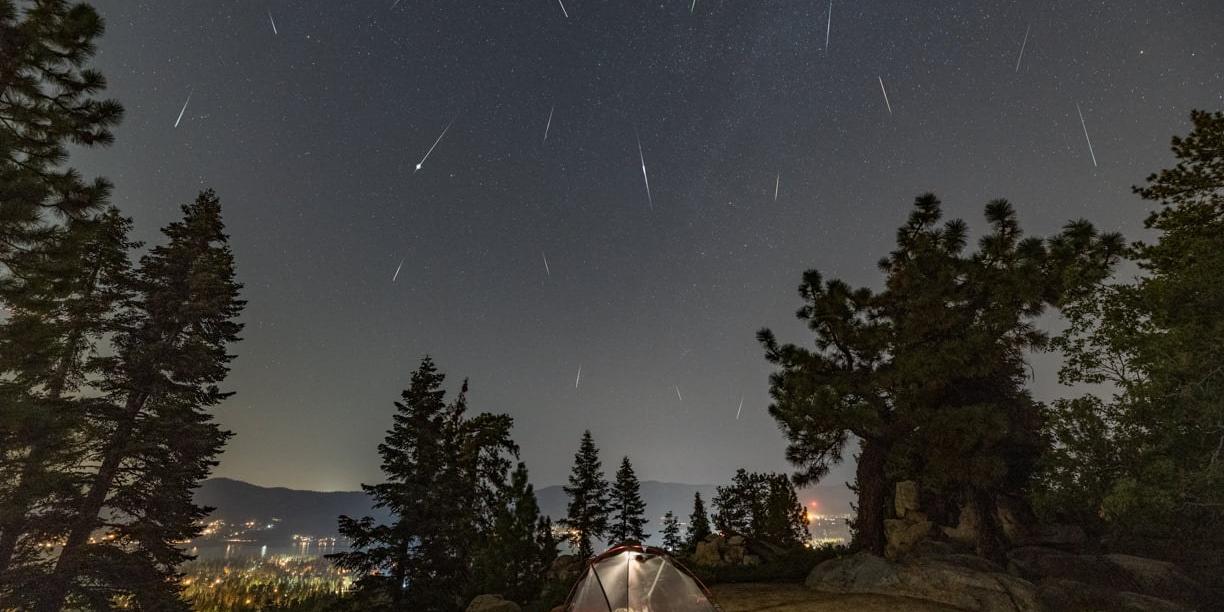 Una foto del hermoso cielo nocturno de Big Bear, las estrellas y constelaciones son visibles.