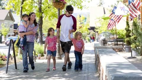 Paseo familiar por el pueblo de Big Bear