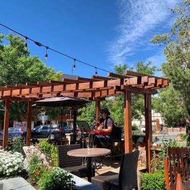 Guitarrista al aire libre