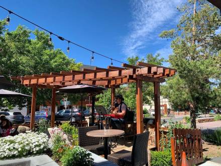 Guitarrista al aire libre